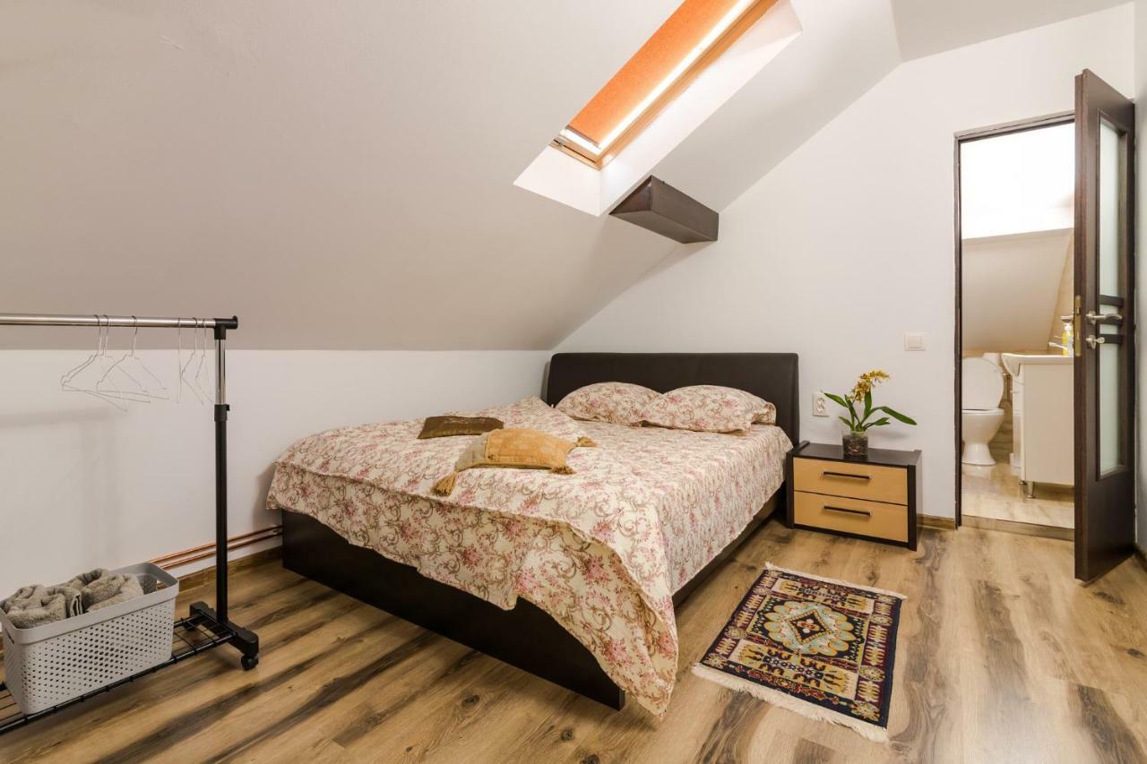 Casa De Vacanta Mirela Novaci-Străini Zewnętrze zdjęcie