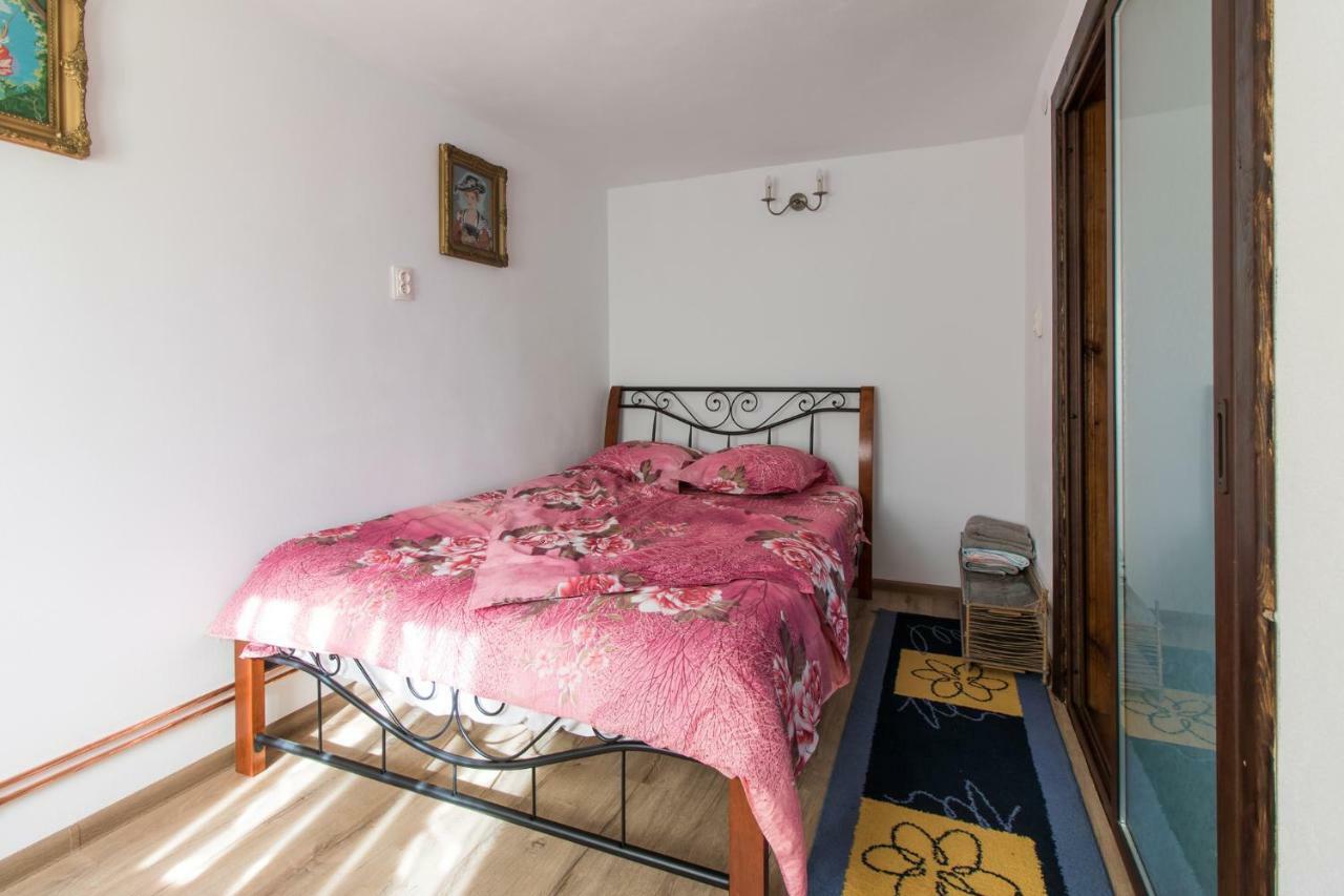 Casa De Vacanta Mirela Novaci-Străini Zewnętrze zdjęcie